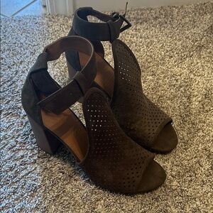 Women's Suede Perforated Open-Toe Block Heel Sandals - Olive